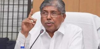 मुलींकडून शुल्क आकारणा-या महाविद्यालयांवर कठोर कारवाई