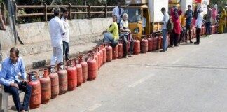 रांगा कायम; ‘पॅनिक बुकिंग’ करू नका