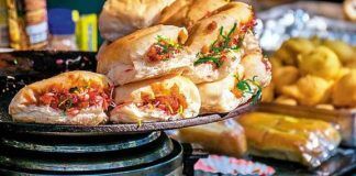 गॅस टंचाईमुळे कर्जतचा प्रसिद्ध वडापाव बंद